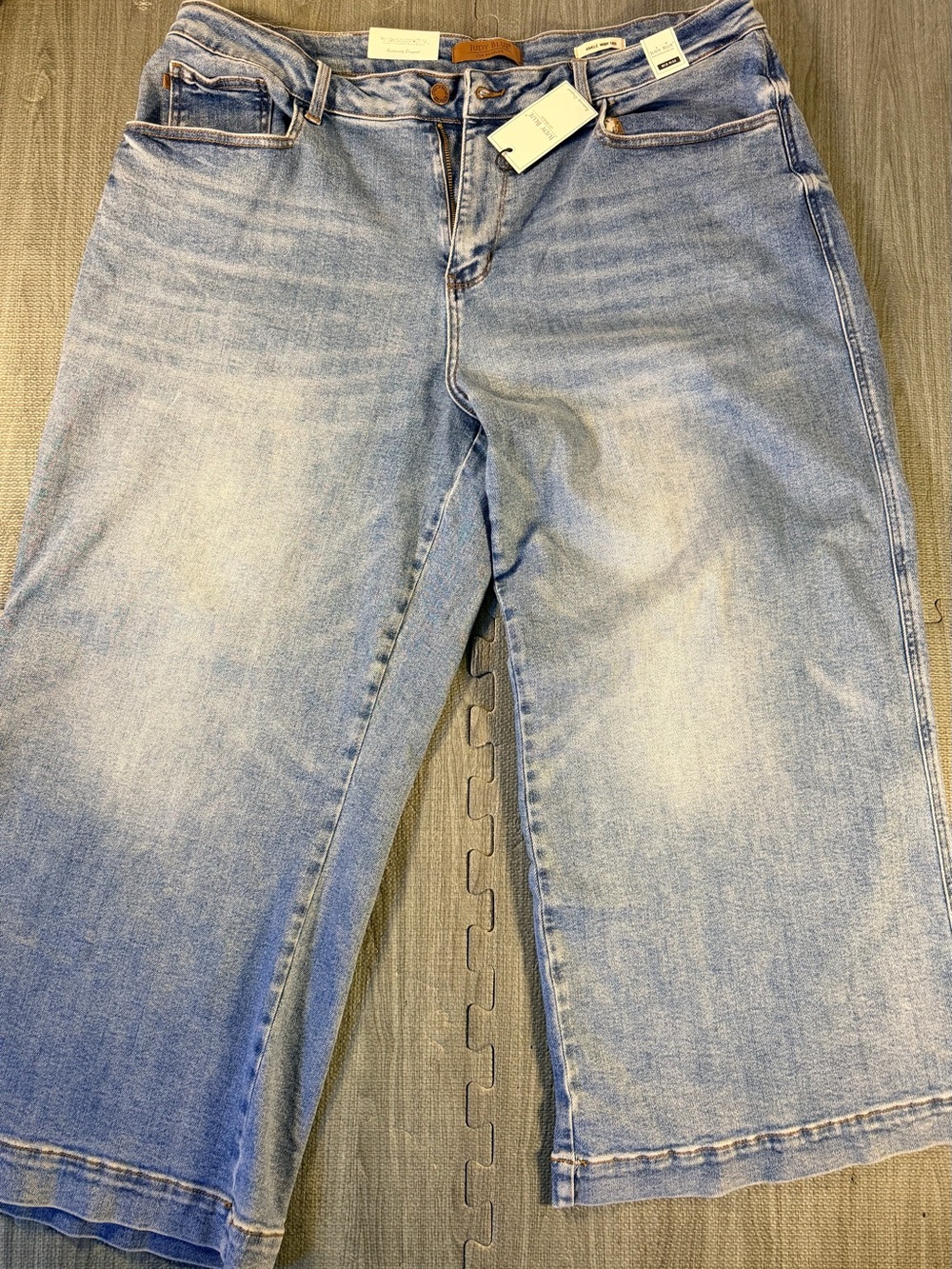NWT Judy Blue Women’s 22W Mid Rise Wide Leg Light Wash Stretch Jeans Plus Size